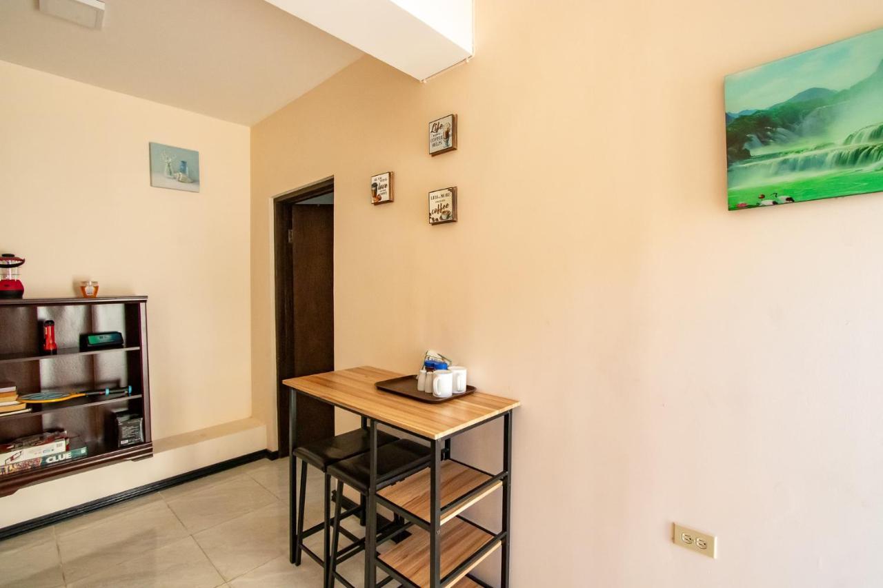 876 Ja Oasis & Homestay - By Kingston Airport Bagian luar foto