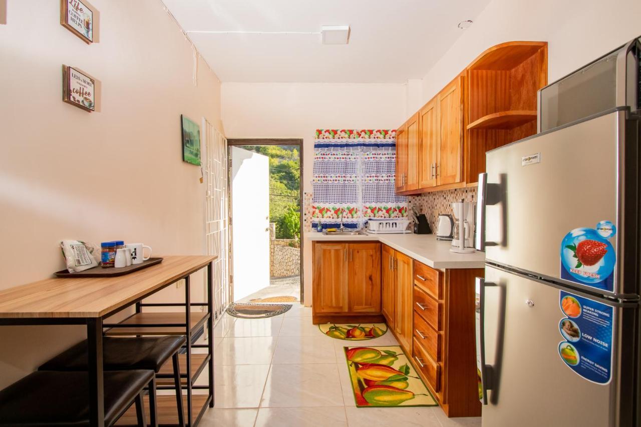 876 Ja Oasis & Homestay - By Kingston Airport Bagian luar foto