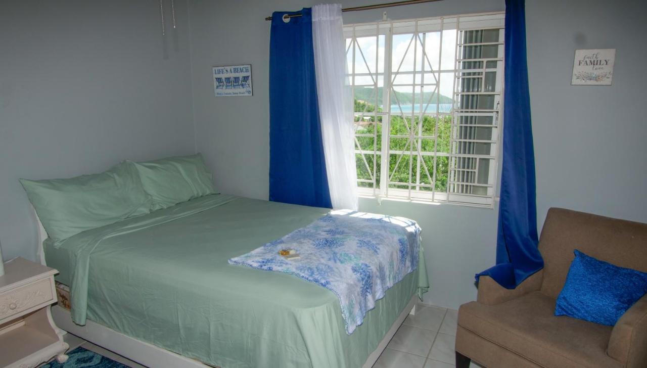 876 Ja Oasis & Homestay - By Kingston Airport Bagian luar foto